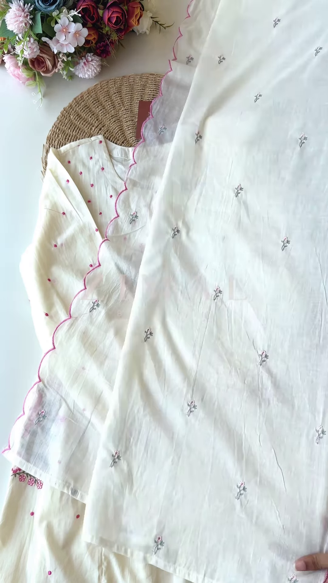 Women’s Light Green Floral Embroidered Long Kurti – Pastel Ethnicwear with White-Pink Motifs & Sleeve Detailing