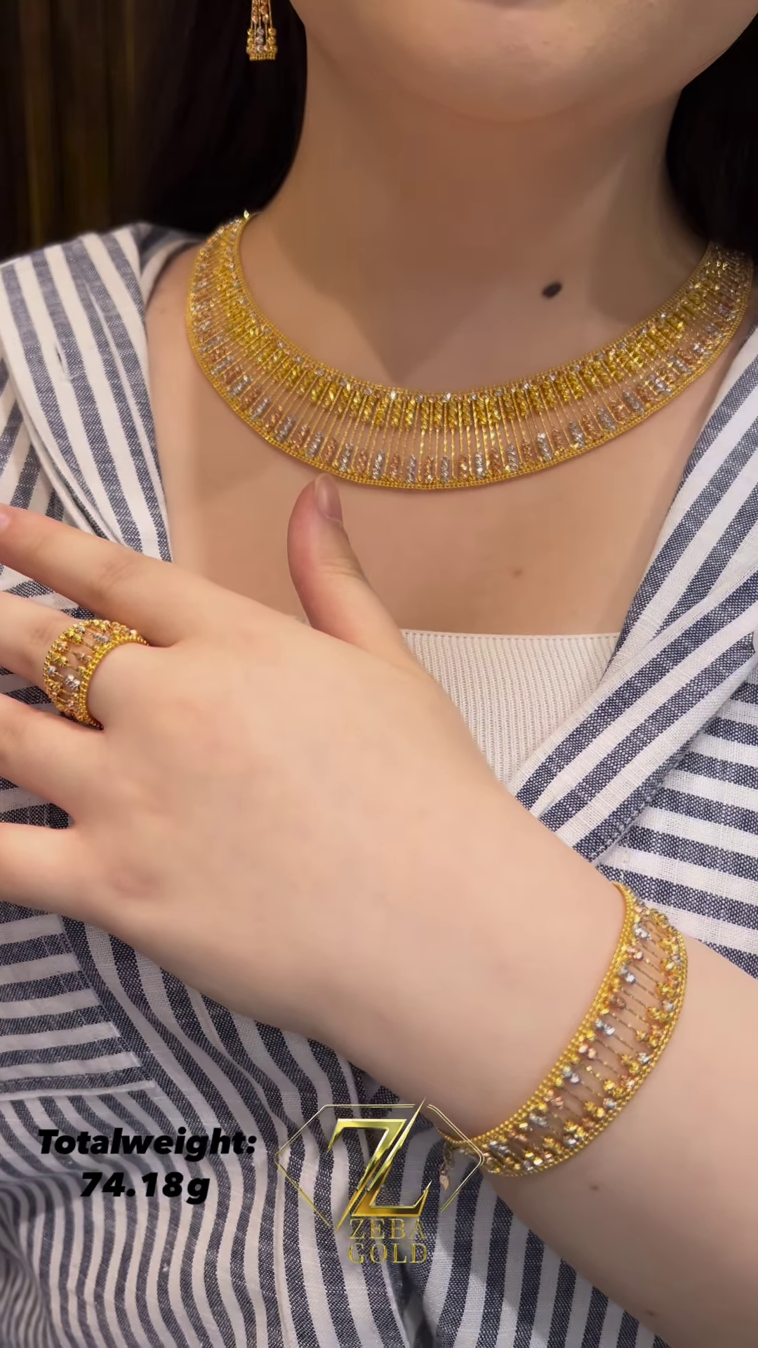 Elegant Gold Jewelry Set with Intricate Filigree Design