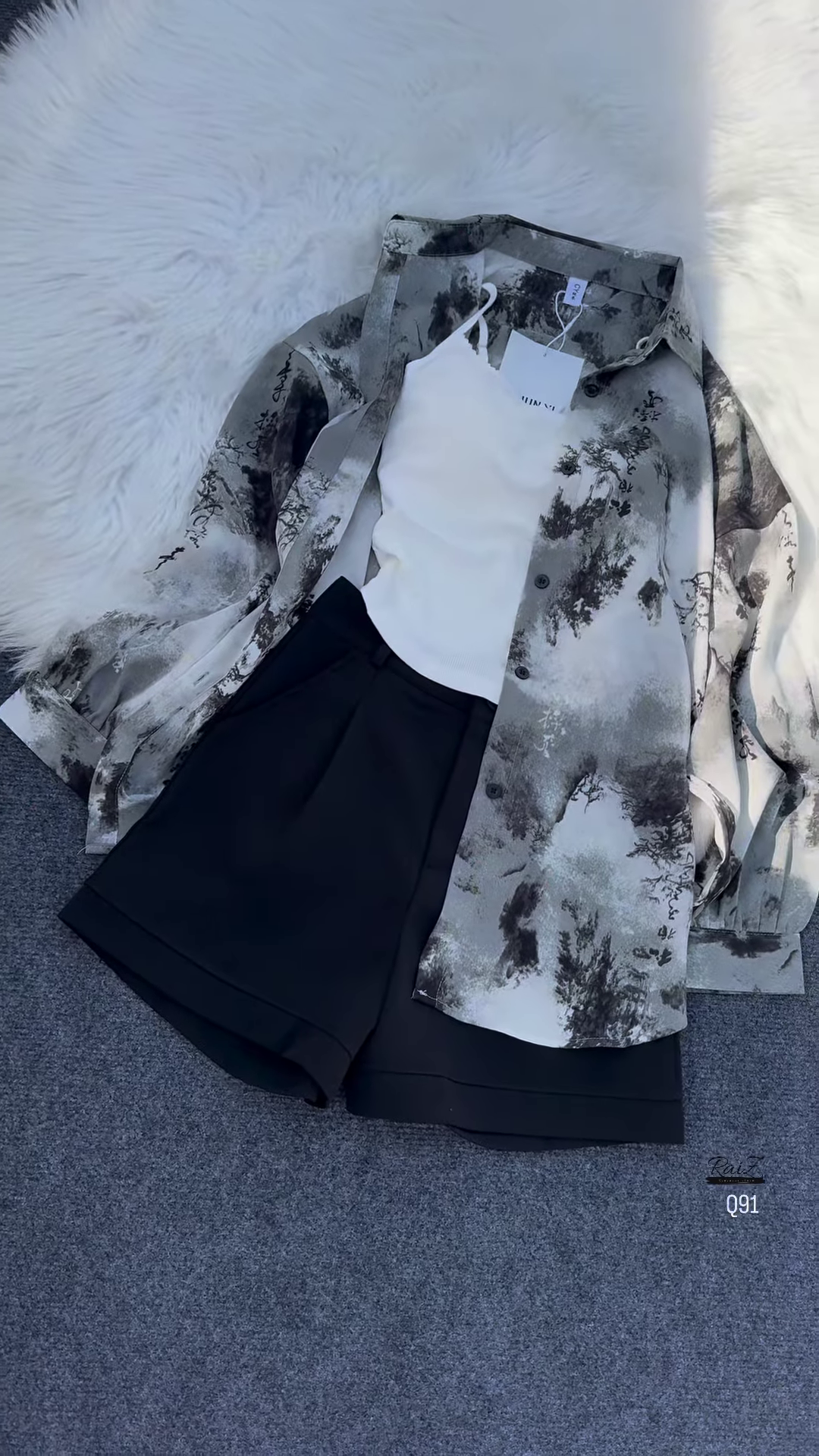 ๐ผ Effortlessly Chic Grey Floral Print Oversized Shirt & White Shorts Set ๐ค