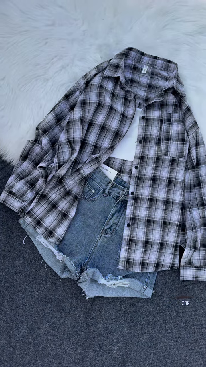 π Casual Cool Blue & White Plaid Oversized Shirt with Distressed Denim Shorts π
