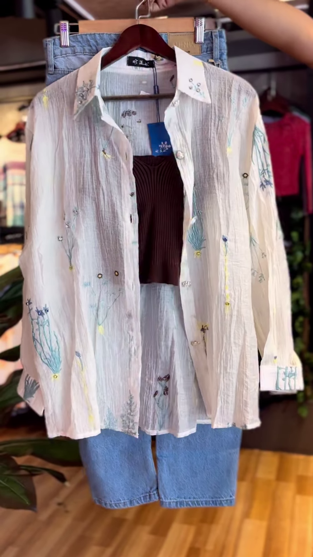 πΈ Delicate White Sheer Floral Embroidered Oversized Shirt, Brown Top & Blue Jeans Ensemble π