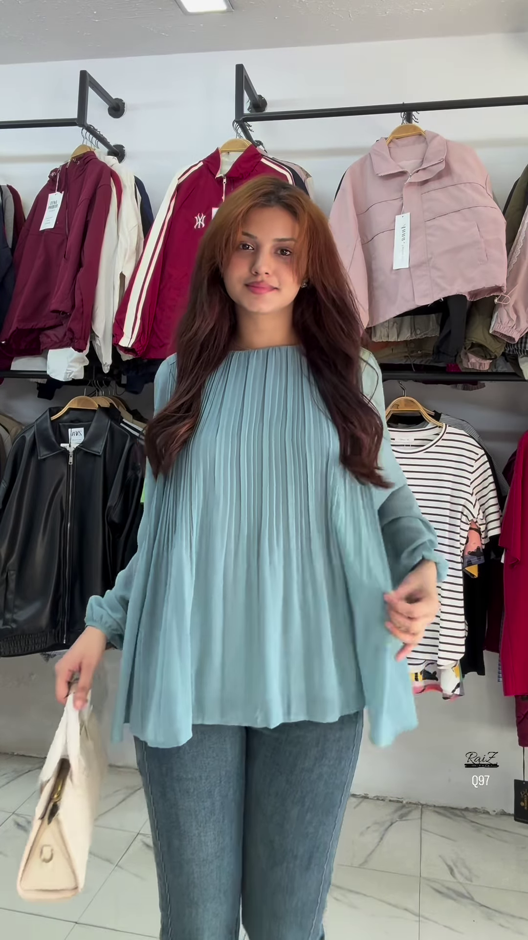 πΈ Elegant Light Pink Pleated Long-Sleeved Top & Classic Blue Jeans Ensemble π