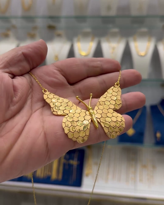 Elegant Butterfly Pendant Necklace – Intricately Designed Gold-Tone Jewelry for Women