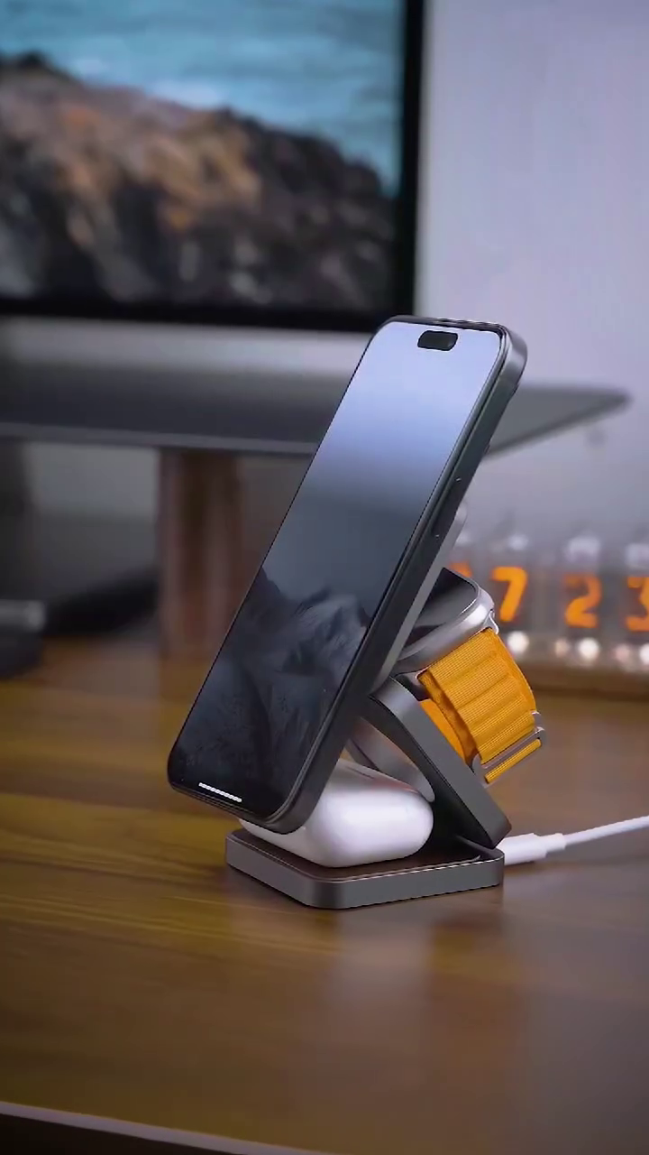 3-in-1 Foldable Magnetic Wireless Charging Station – Compact Fast Charger for Phone, Watch & Earbuds