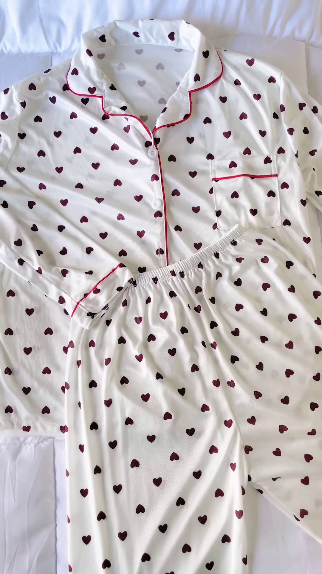 Comfortable Women’s Heart Print Long Sleeve Pajama Set with Contrast Piping