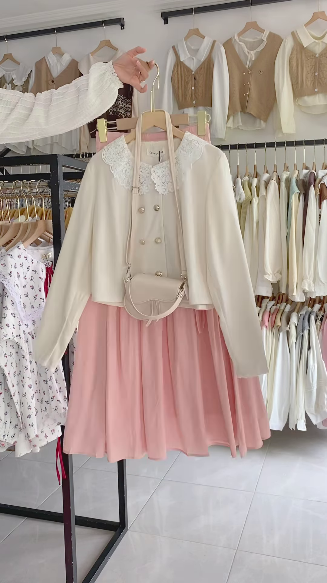 Charming Women’s Embroidered Blouse and Layered Tulle Skirt Outfit with Crossbody Bag