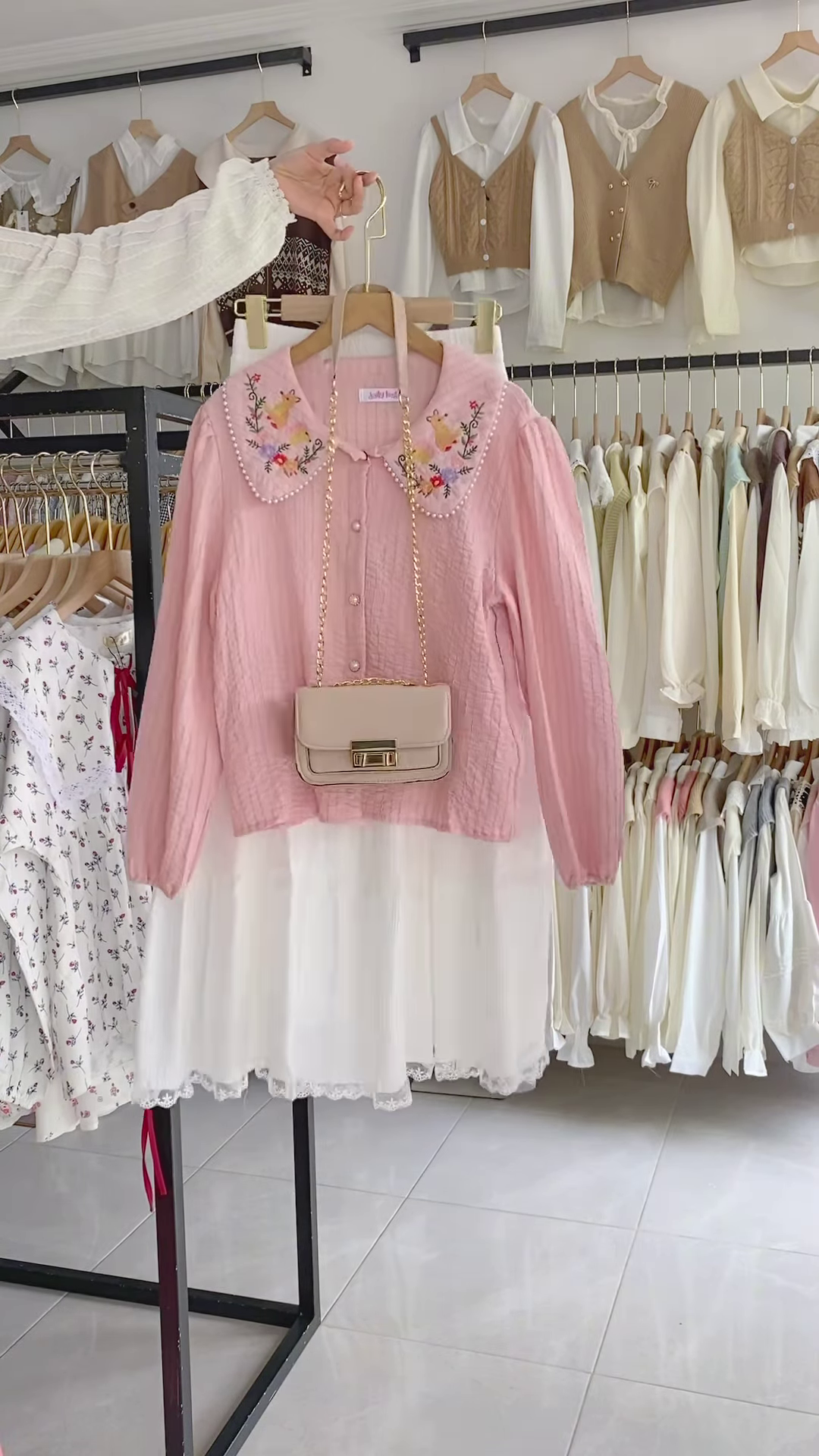 Charming Women’s Embroidered Blouse and Layered Tulle Skirt Outfit with Crossbody Bag