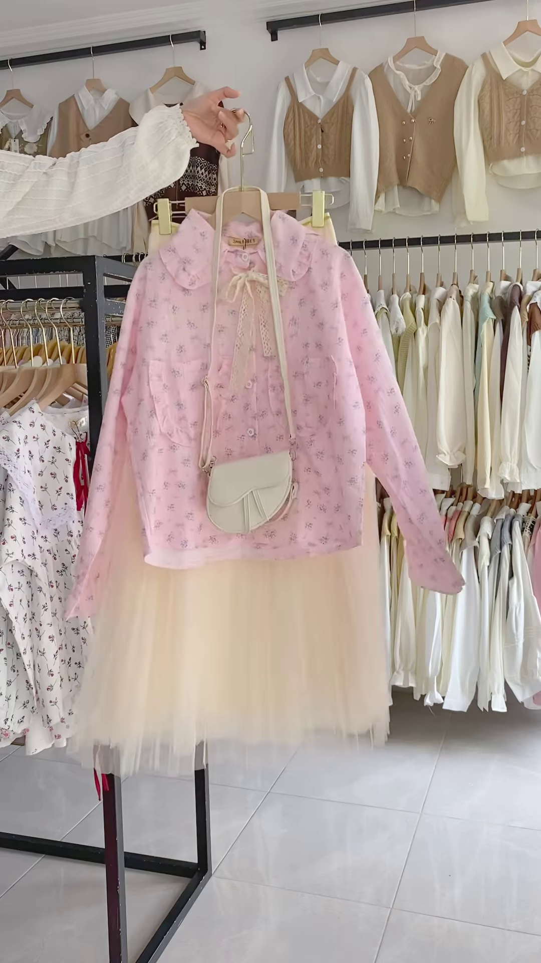 Charming Women’s Embroidered Blouse and Layered Tulle Skirt Outfit with Crossbody Bag