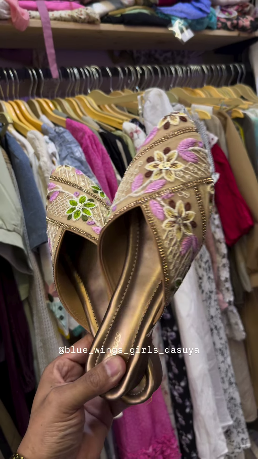 Elegant Embroidered Khussa Shoes for Women with Floral and Paisley Motifs