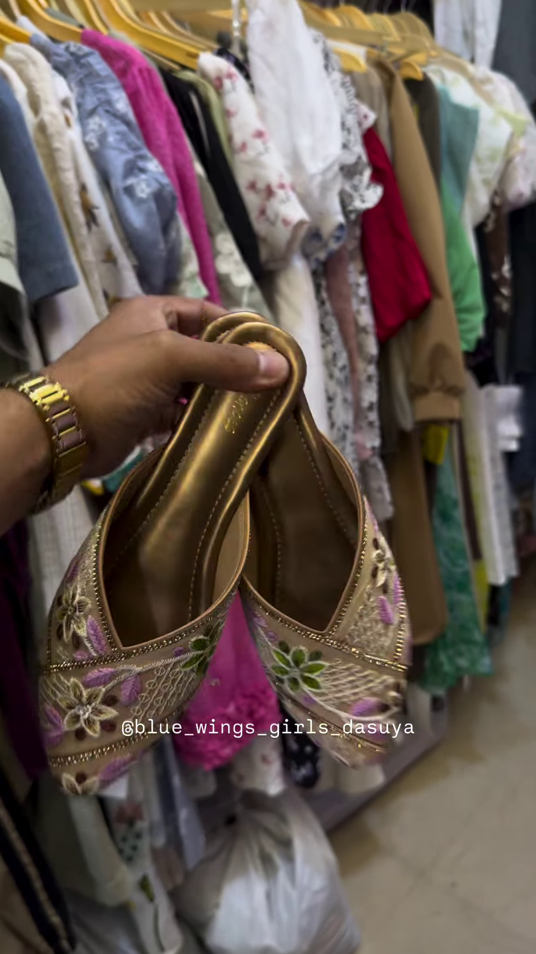 Elegant Embroidered Khussa Shoes for Women with Floral and Paisley Motifs