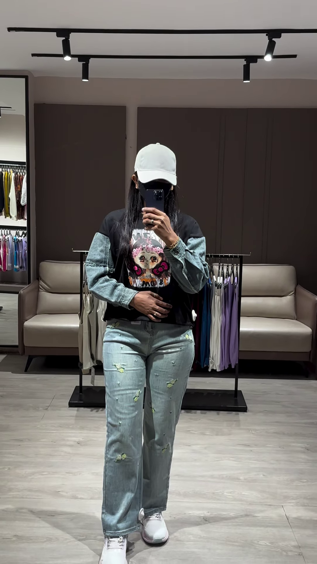 Casual Graphic Sweatshirt with Denim Sleeves and Embroidered Jeans Outfit