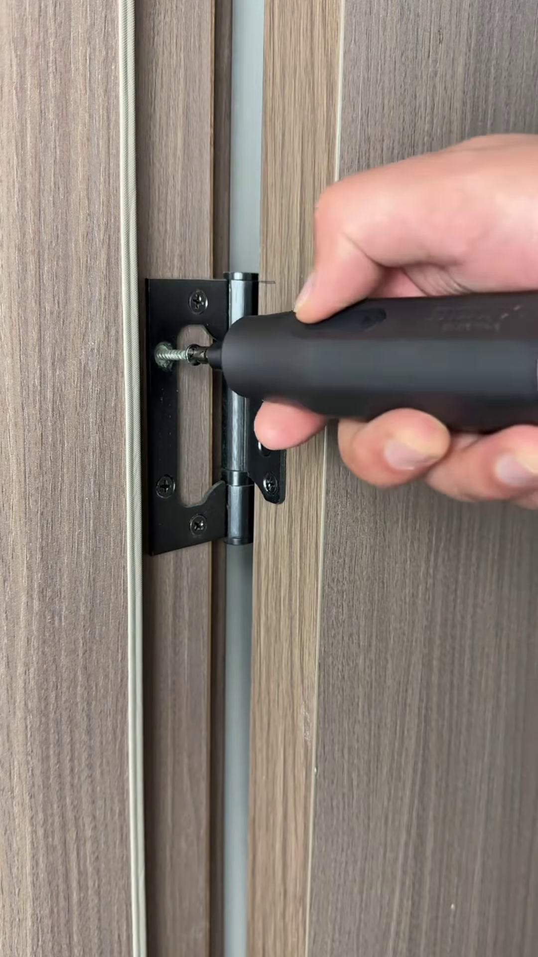 Compact Rechargeable Electric Screwdriver Set for DIY and Home Repair