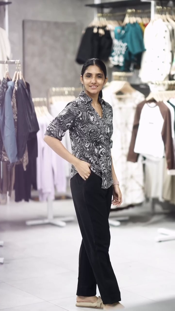Women's Abstract Printed Button-Down Shirt
