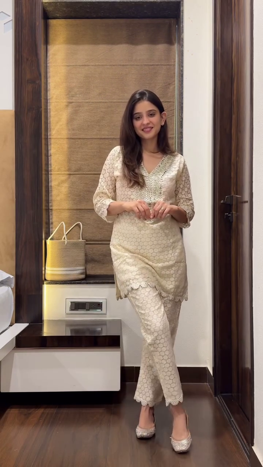 Chic Cream Cotton Kurta Set with Vibrant Pink Embroidery