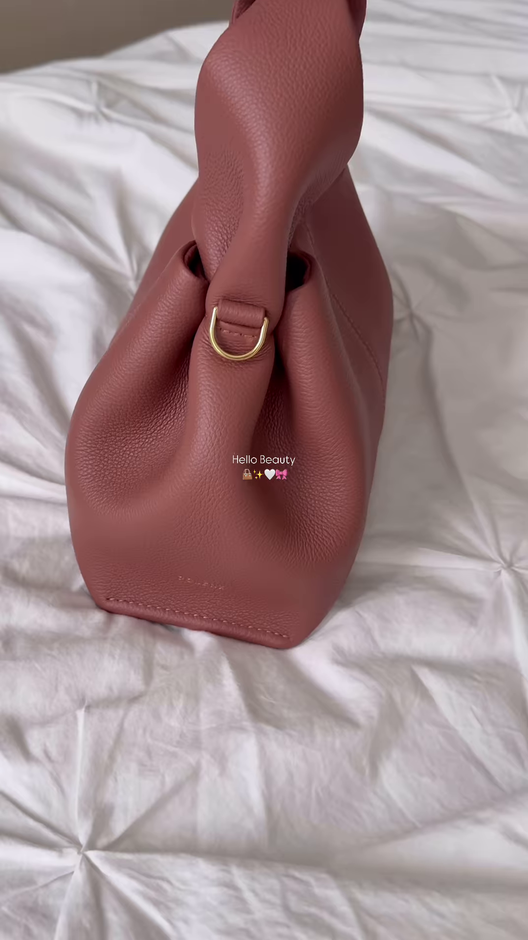 “Chic Elegance: The Everyday Shoulder Companion”