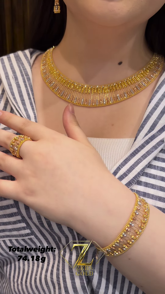 Elegant Gold Jewelry Set with Intricate Filigree Design