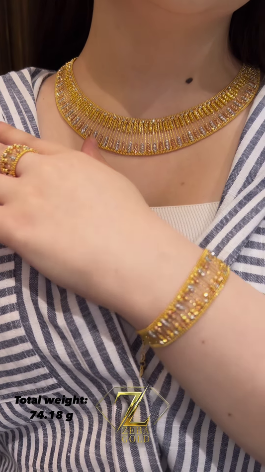 Elegant Gold Jewelry Set with Intricate Filigree Design