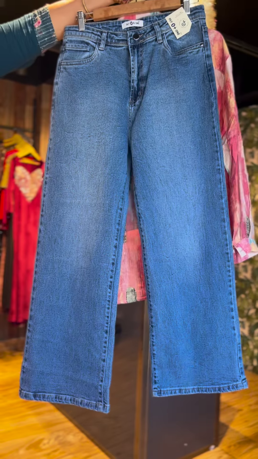 🎨 Artistic Abstract Print Oversized Shirt, Light Blue Top & Wide-Leg Jeans Ensemble 👖