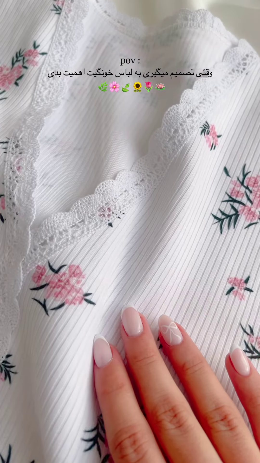 Elegant White Pajama Set with Floral Pattern and Lace Trim