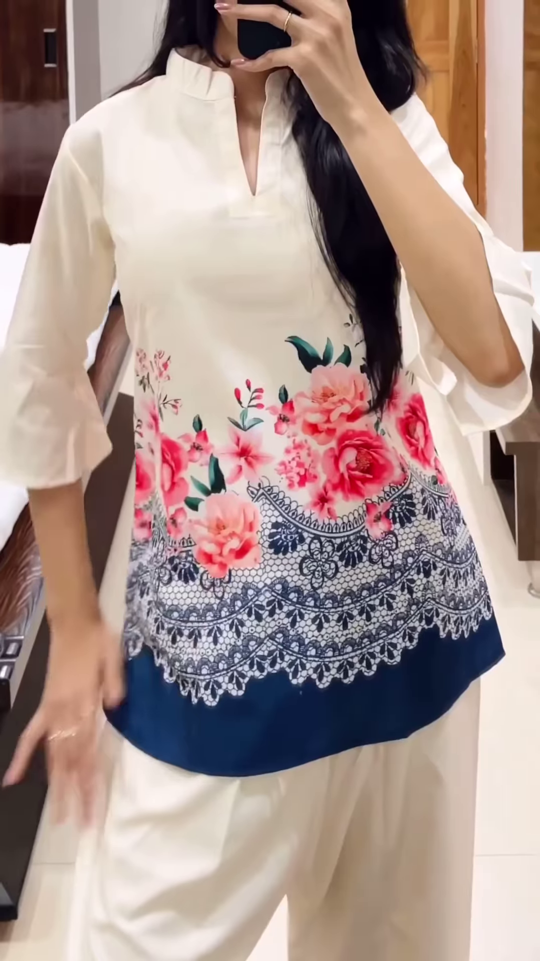Cream Tulip-Print Kurta Set with Matching Pants – Elegant Floral Ethnicwear for Women