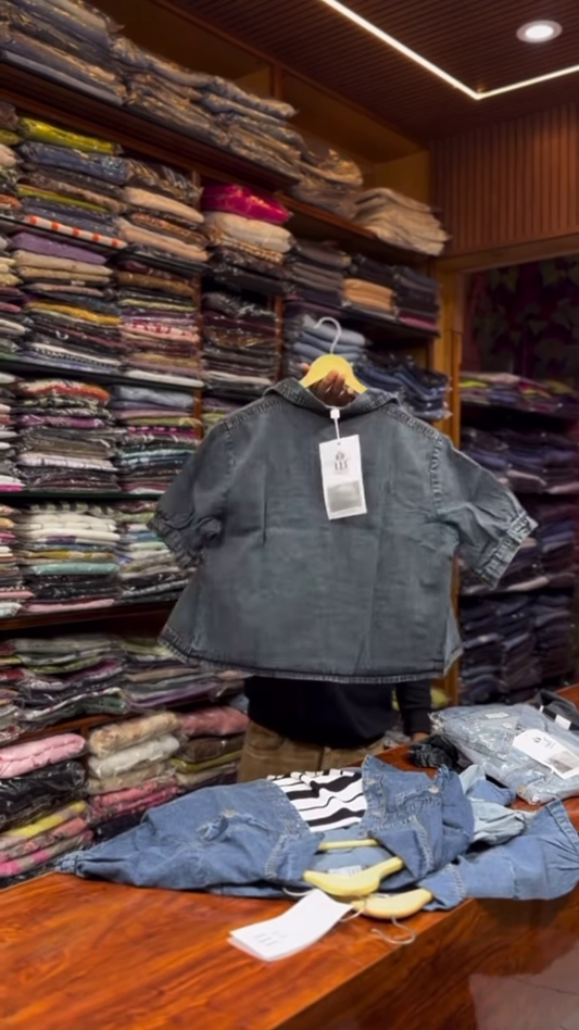 Classic Denim Button-Down Shirt with Chest Pocket and Long Sleeves for Men