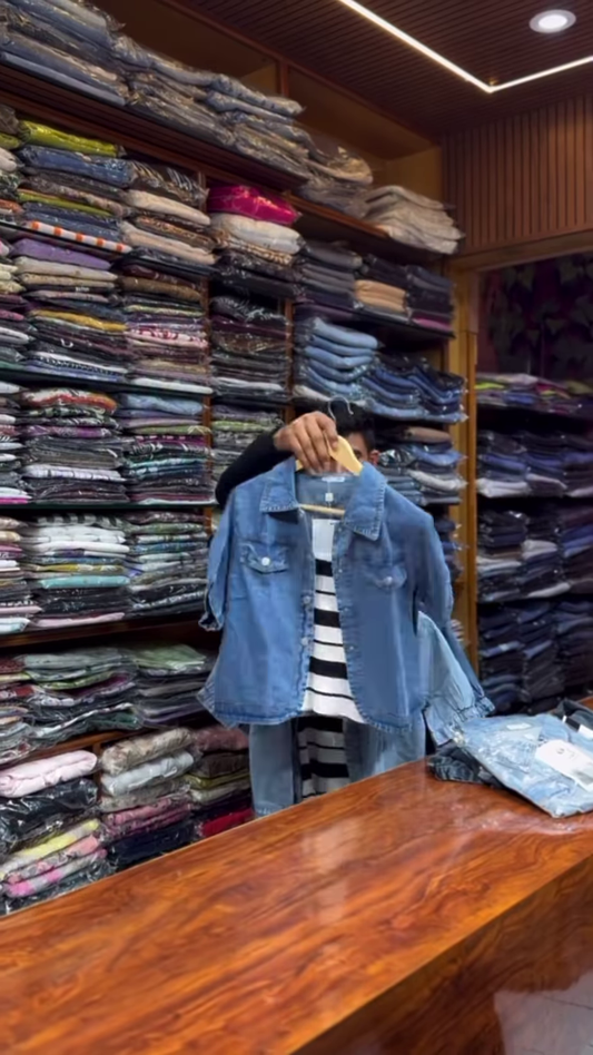 Classic Denim Button-Down Shirt with Chest Pocket and Long Sleeves for Men