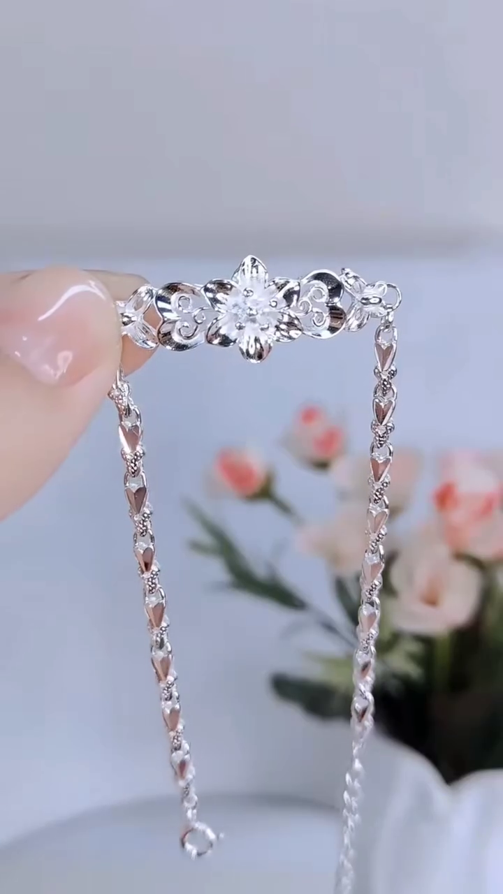Elegant Sterling Silver Floral Link Bracelet with Intricate Openwork Design