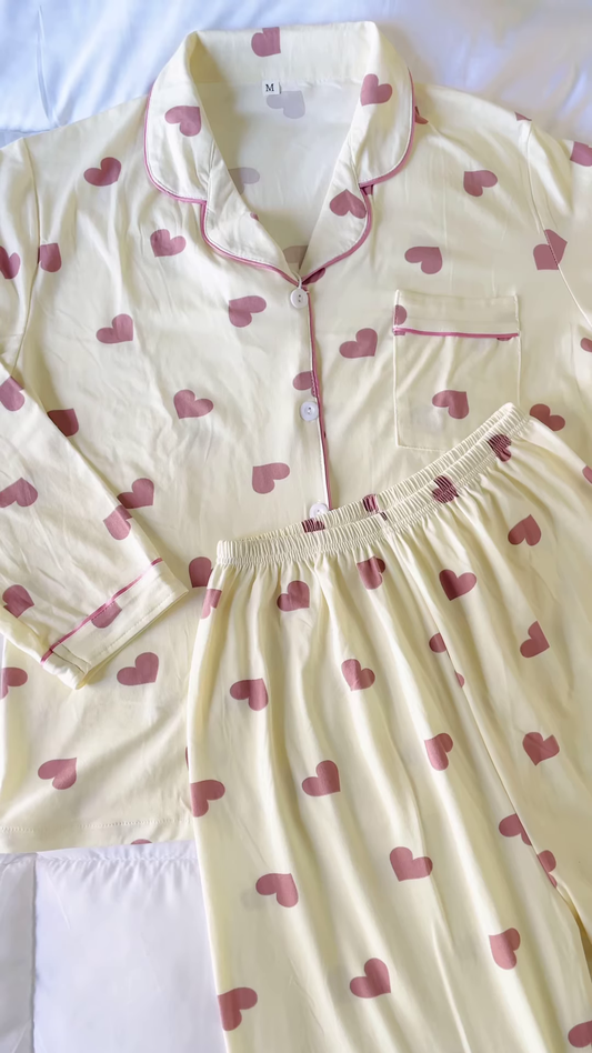 Comfortable Women’s Heart Print Long Sleeve Pajama Set with Contrast Piping