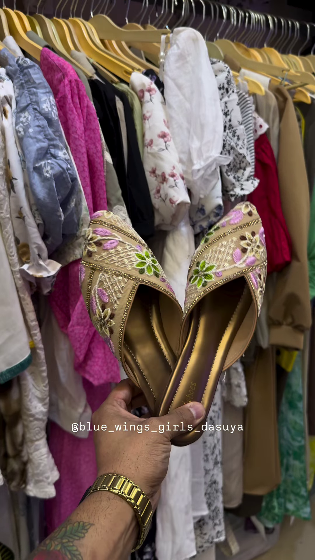 Elegant Embroidered Khussa Shoes for Women with Floral and Paisley Motifs