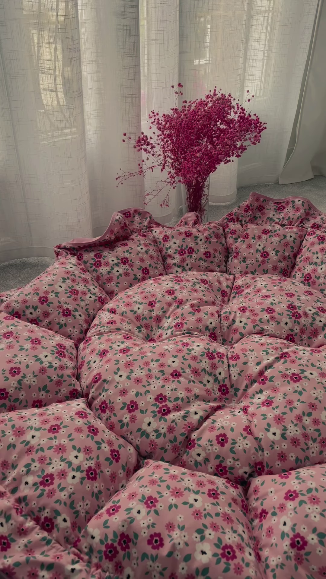 Cozy Baby Bouncer Seat with Floral Print and Hanging Toys