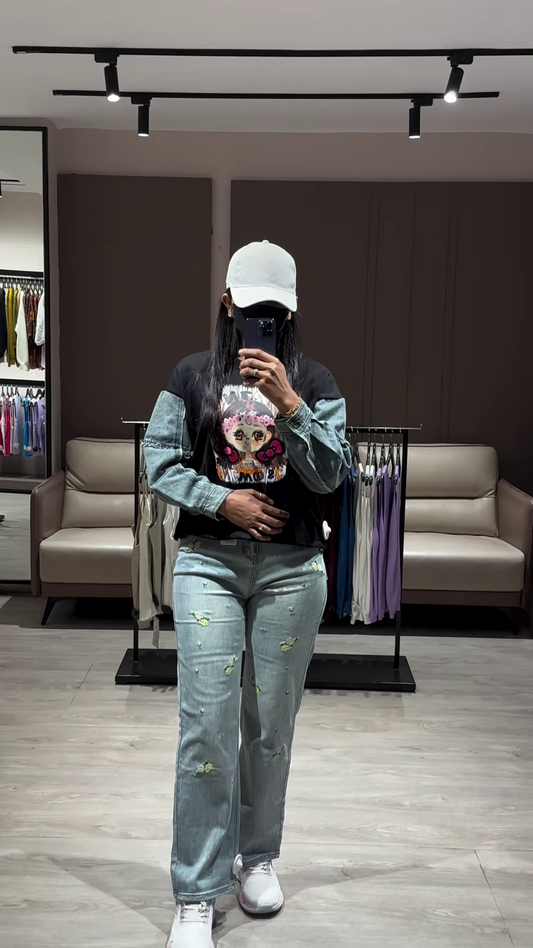Casual Graphic Sweatshirt with Denim Sleeves and Embroidered Jeans Outfit