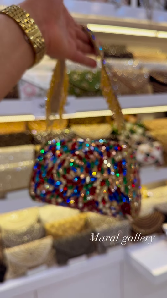 Dazzling Embellished Clutch Bag with Chain Strap for Evening Occasions