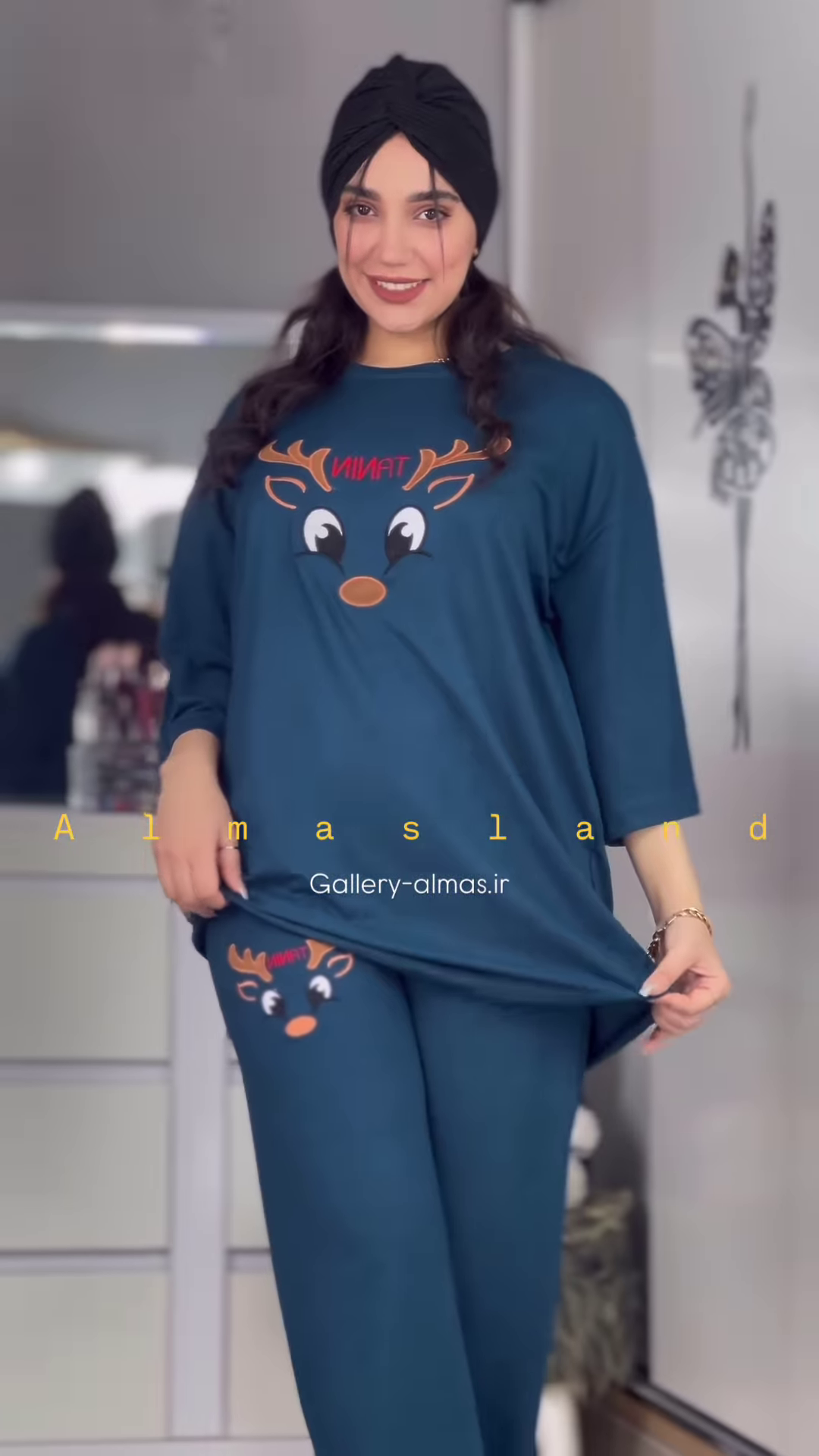 Cozy Reindeer Graphic Pajama Set with Long Sleeves and Pants