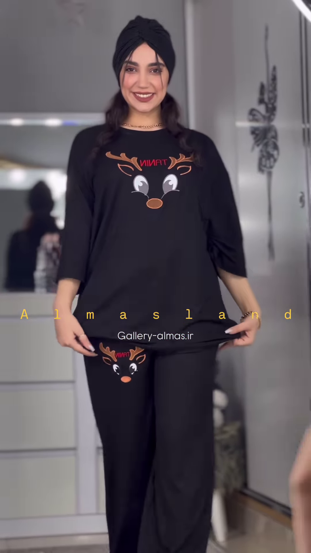 Cozy Reindeer Graphic Pajama Set with Long Sleeves and Pants