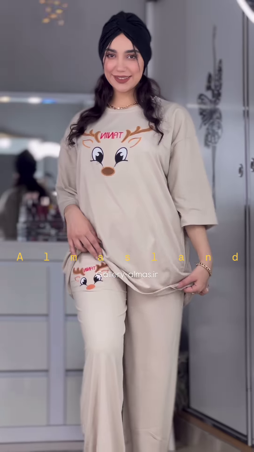 Cozy Reindeer Graphic Pajama Set with Long Sleeves and Pants