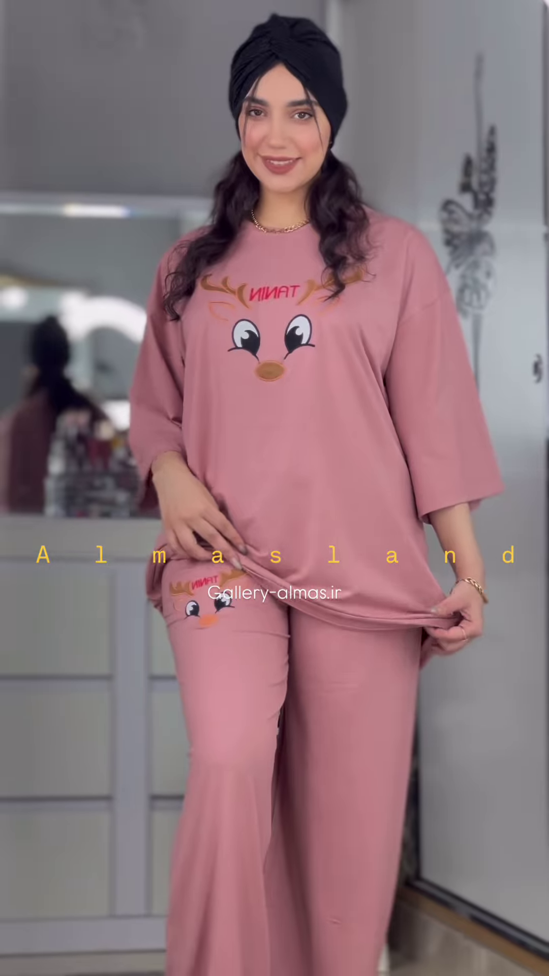 Cozy Reindeer Graphic Pajama Set with Long Sleeves and Pants